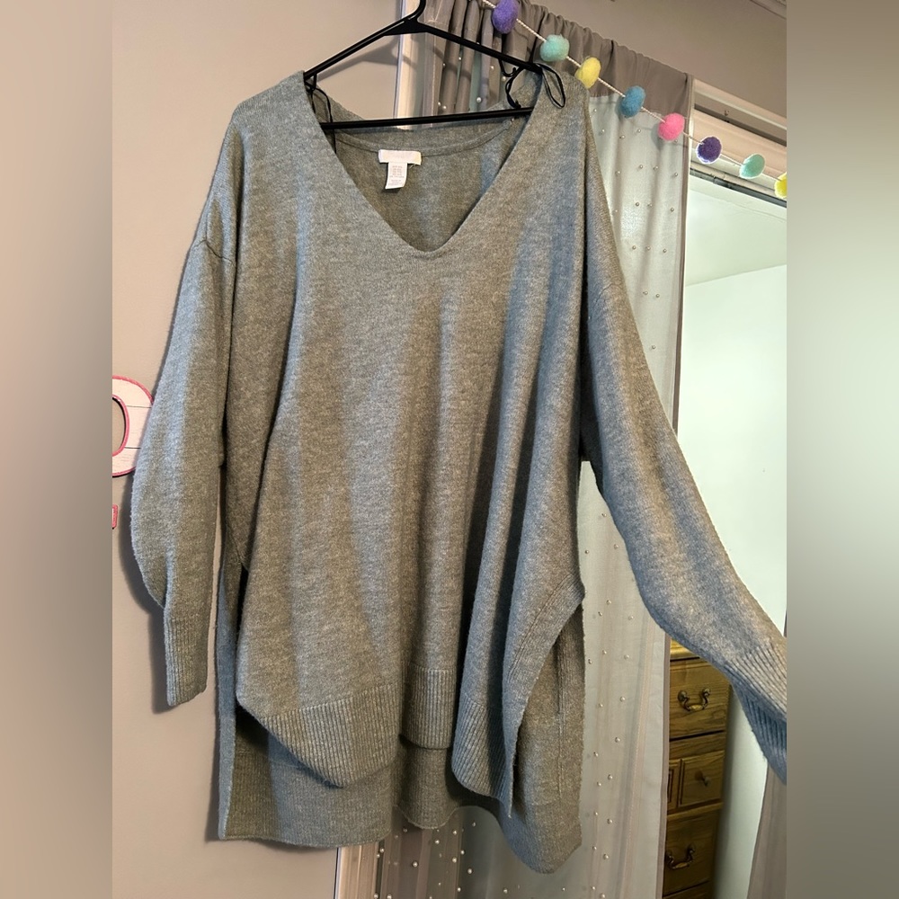 H&M v neck sweater